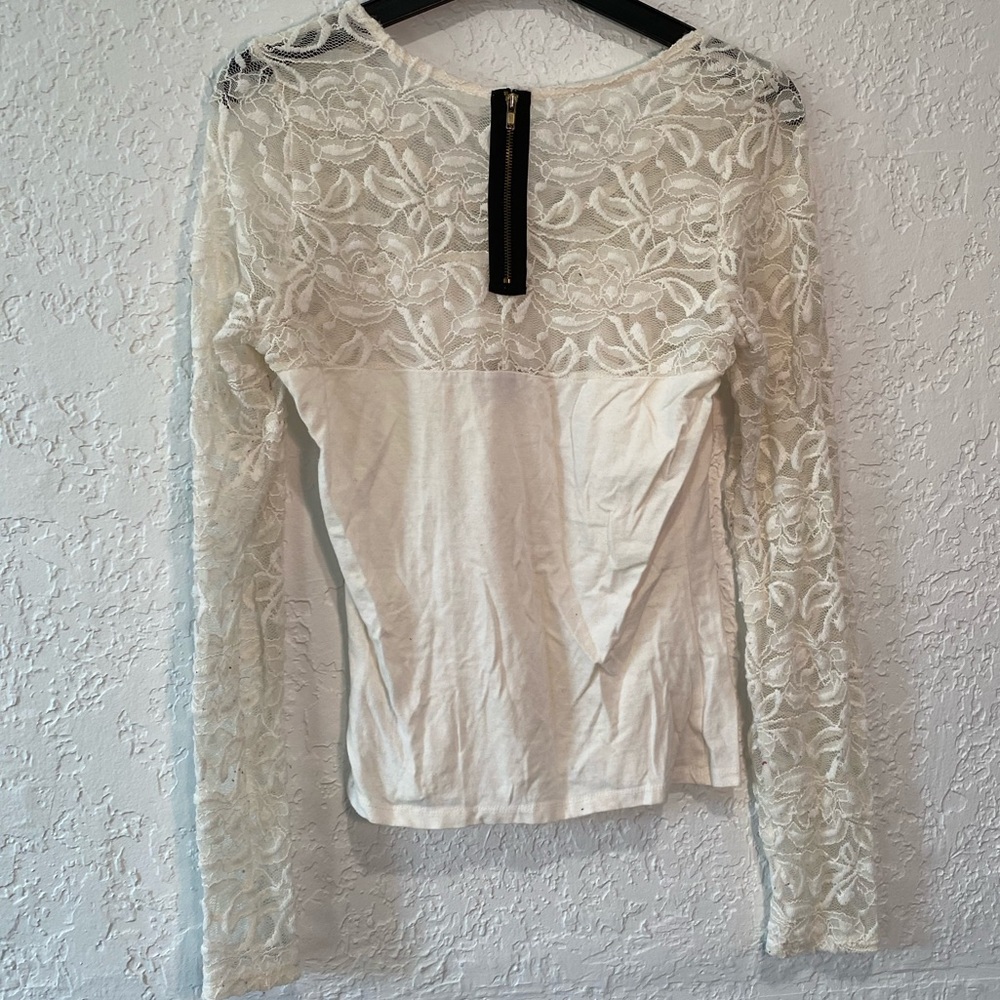 White top 🔸 - Picture 2 of 2